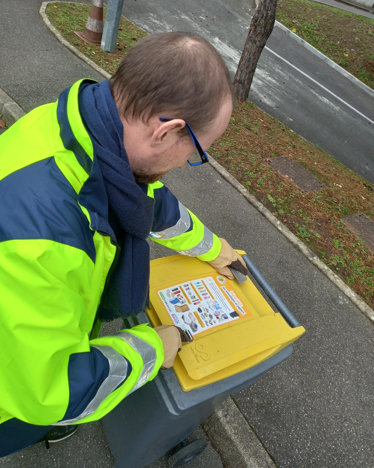 Opération stickers sur votre bac jaune