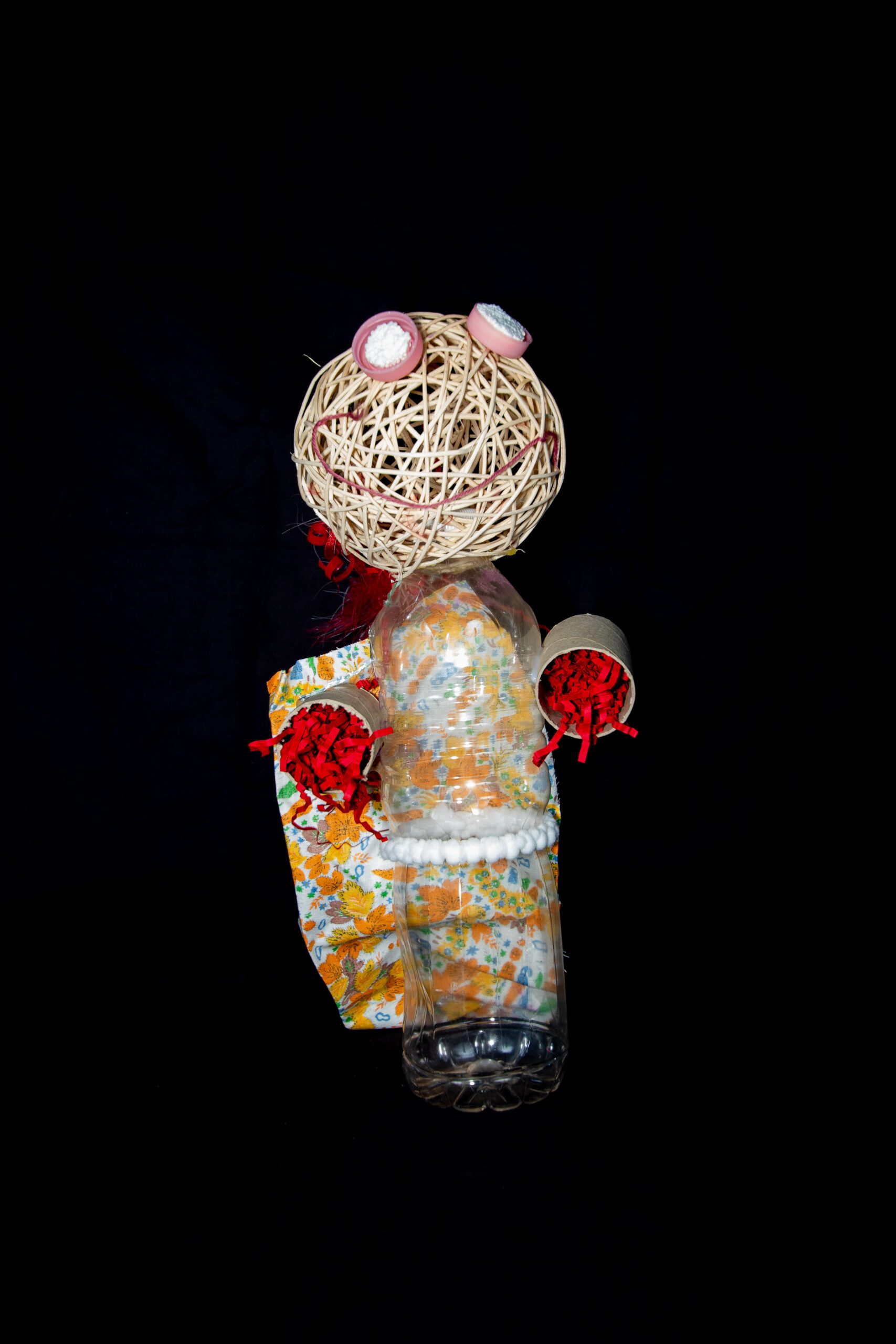 Captain Marvel : transformer les gens en glace. // Créé par Jude Sarah (classe de CE2/CM1 à Fouju)