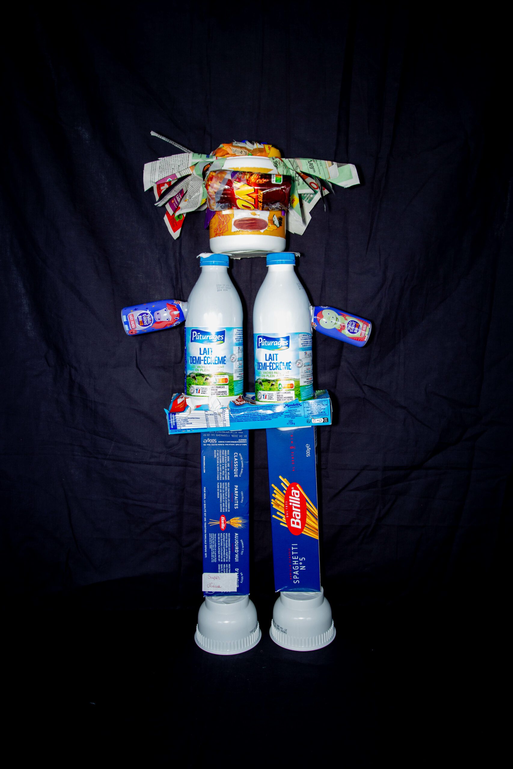 Super néwa : trier les déchets - Recycler les emballages recyclables - Sensibiliser sescamarades au tri des déchets et au recyclage - Réutiliser certains emballages pour faire des pots à crayons, des jouets. // Créé par Hawa Wague