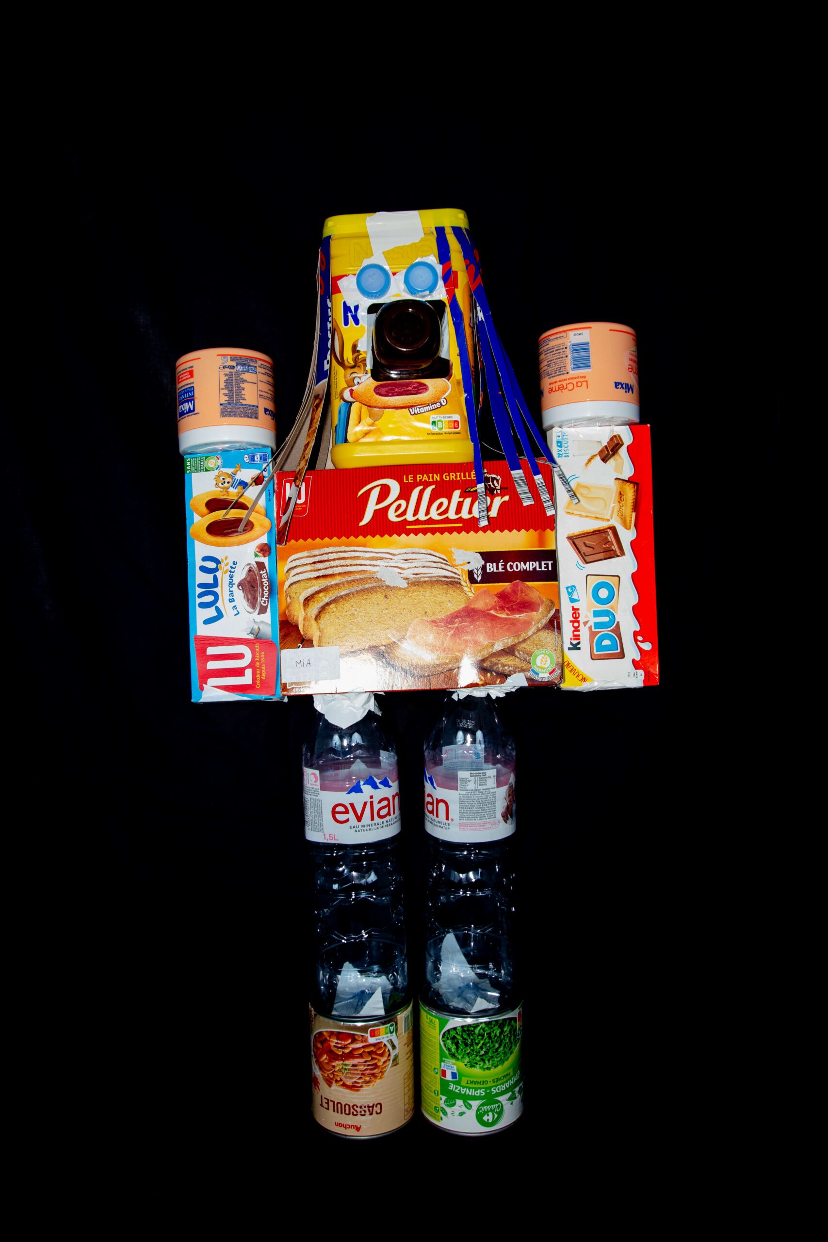 Mia : Téléportation, voler dans les airs, incivilité, pouvoirs de l’eau, du feu, du vent et du soleil. Le pouvoir principal est l’entraide. // Créé par la classe de CE1 de l'école Les Bois