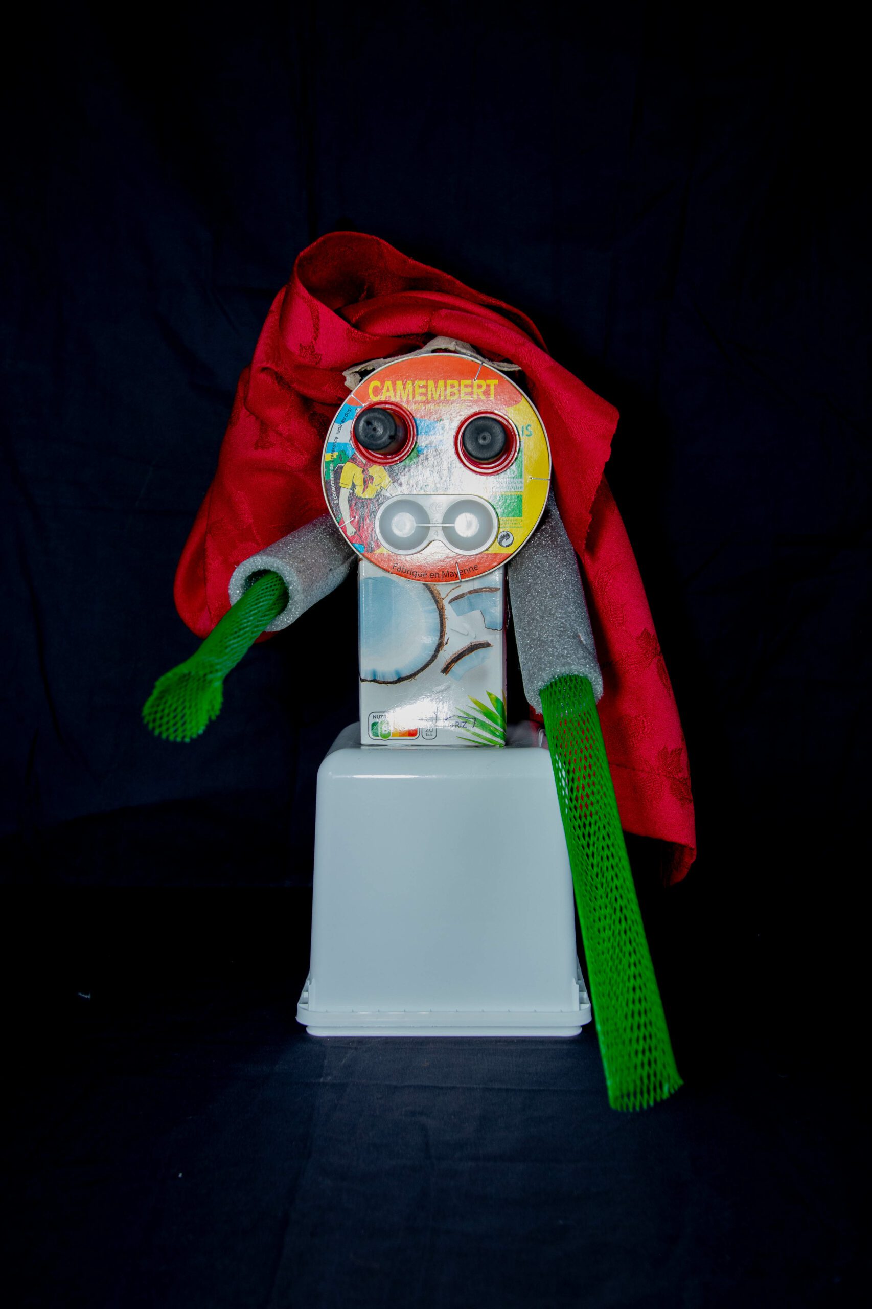 Aspirocycle : Il aspire les déchets des océans et des mers pour protéger les animaux. // Créé par Aksil, Lise, Raphaël et Nélia (ALSH Escargot de La Rochette)